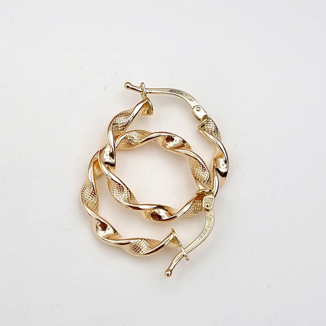 18k Gold Twisted Round Earrings