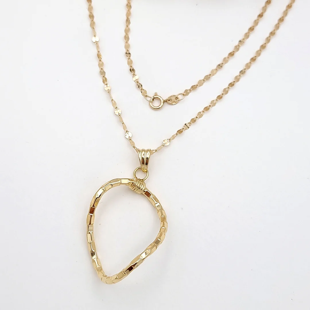 18k Gold Twisted Oval Necklace