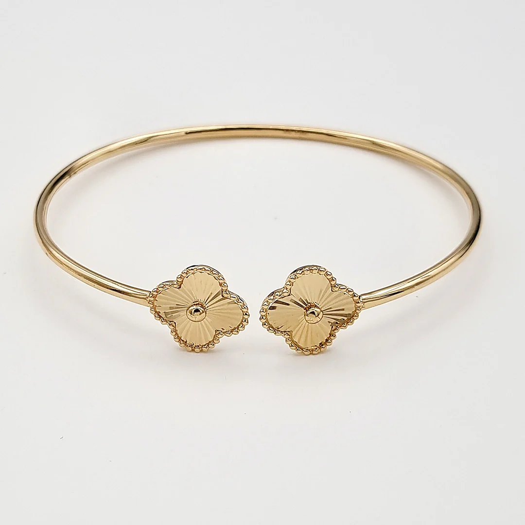 18k Gold Flower Bangle