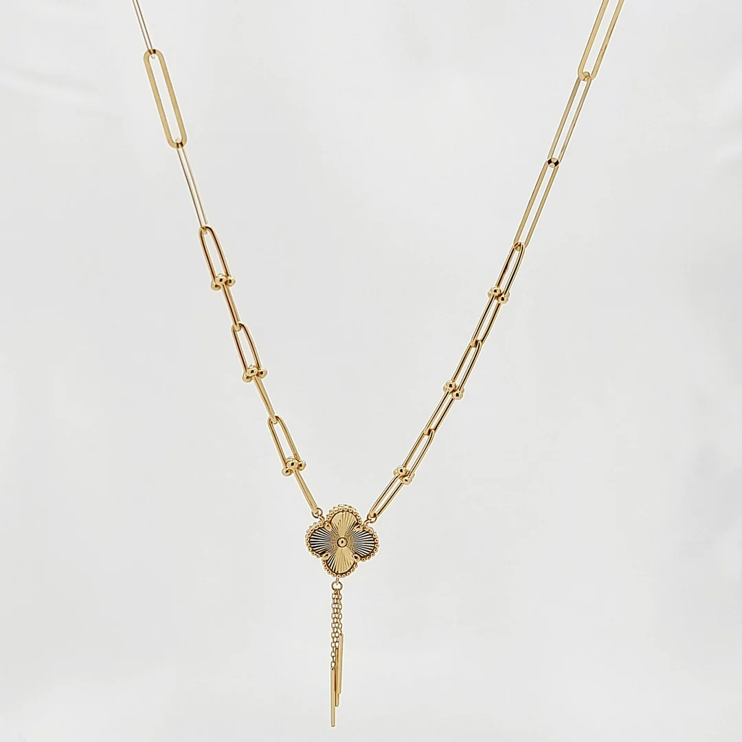 18k Gold Linked Flower Necklace